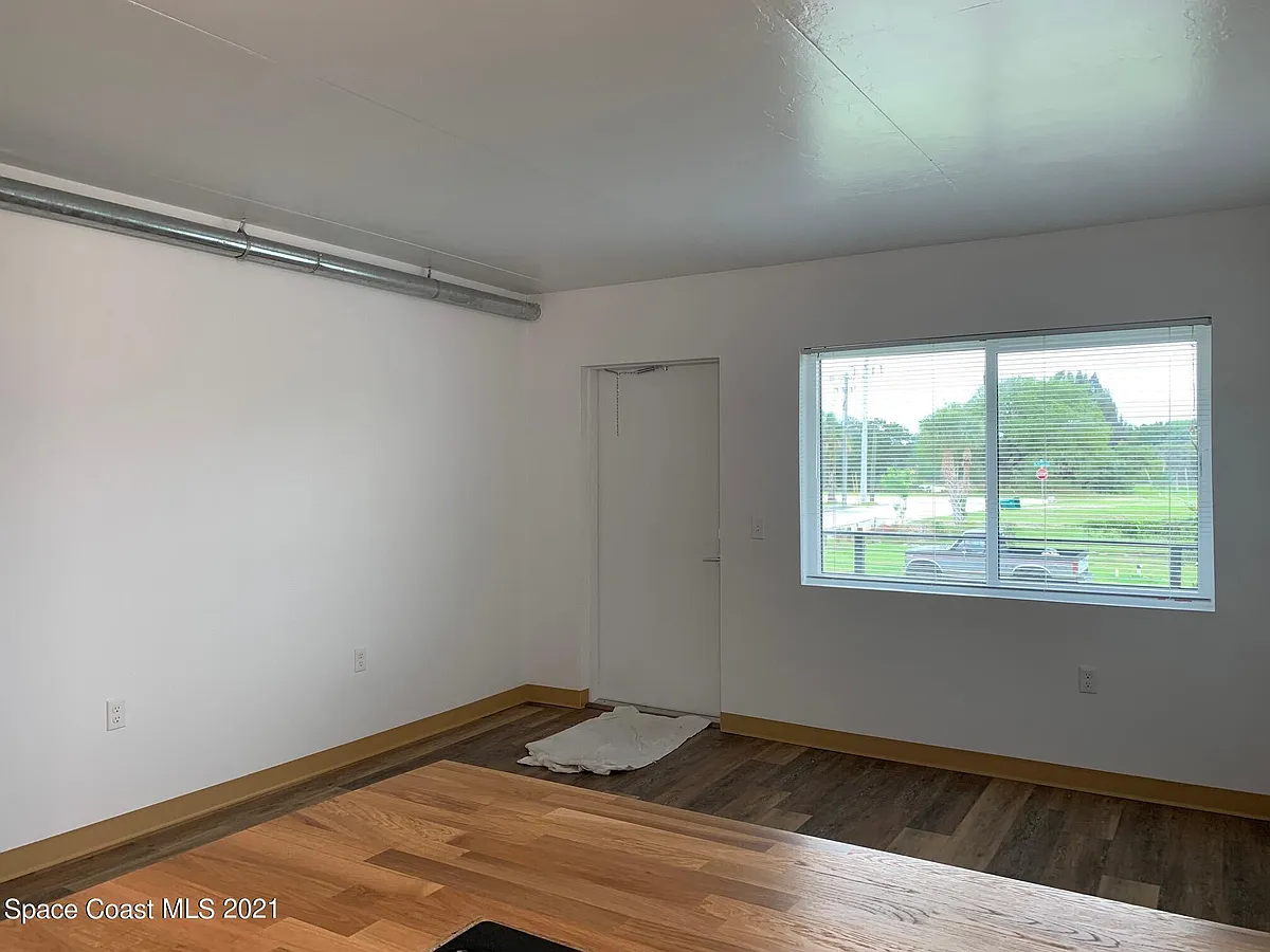 Building Photo - 2421 Stone St #205