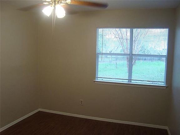 5th image of 5302 Indio Dr #B