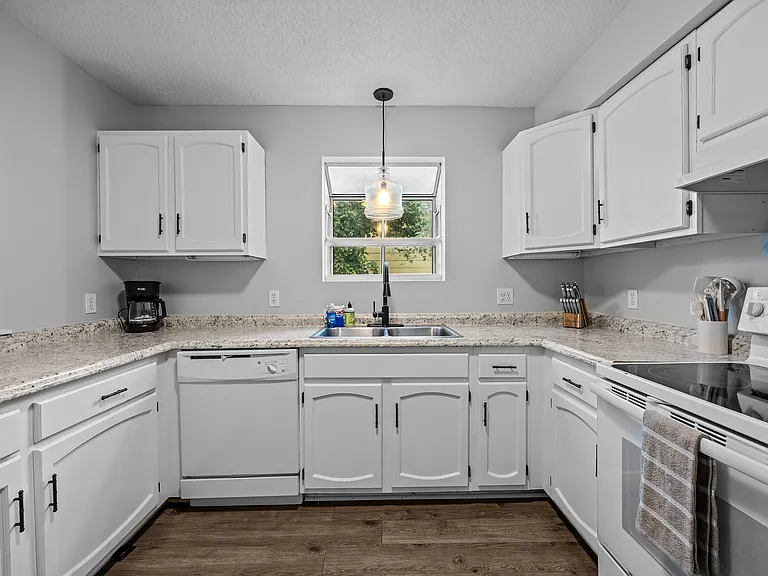515 W 2nd St #4 — Photo 8