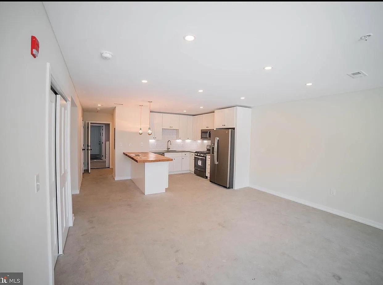 2 bed, 1159 sqft, $2,250 — Photo 4