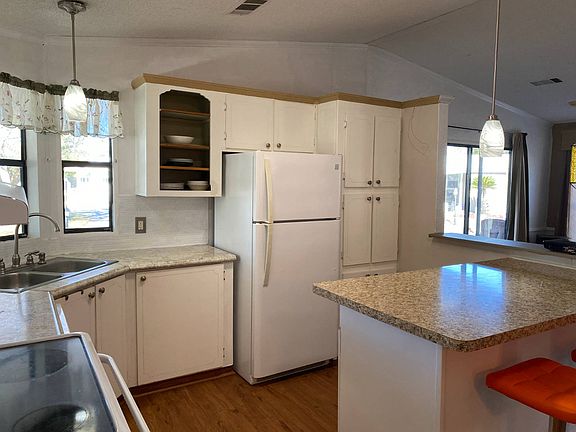 3rd image of 10619 SW 31st Ave