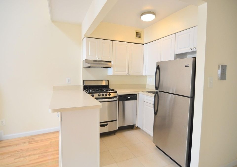 2nd image of 321 E 22nd St APT 3B