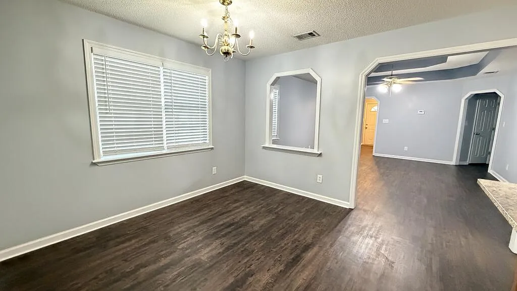 3 bed, 3.0 bath, 1229 sqft, $1,425 — Photo 4