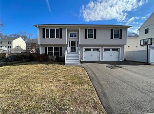 11 Innsbruck St, Milford, CT 06461