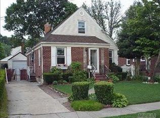 27 Gates Ave, Valley Stream, NY 11580