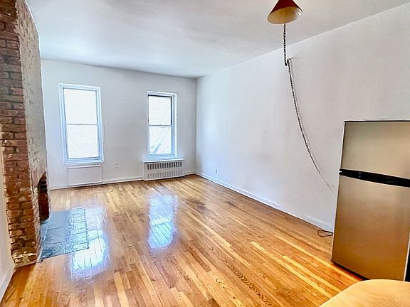 3rd image of 1702 2nd Ave #B1