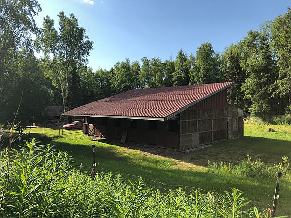 1600+sf/5 stall barn