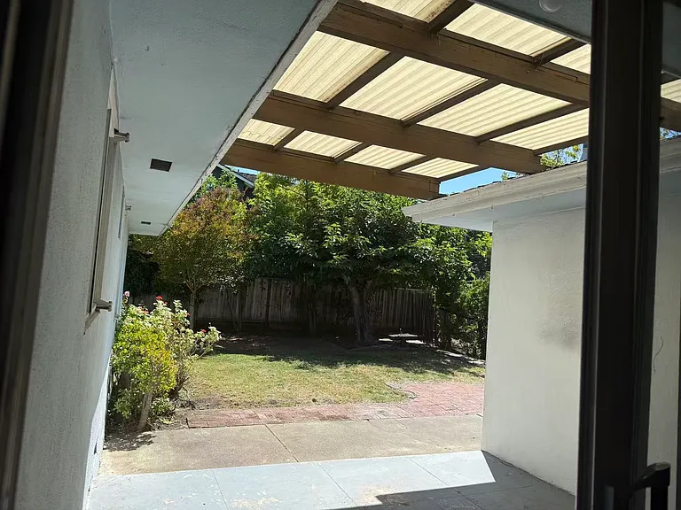 3160 Waverley St #1 — Photo 15