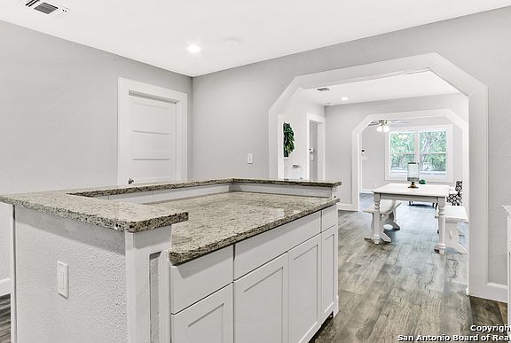 3rd image of 931 Virginia Blvd