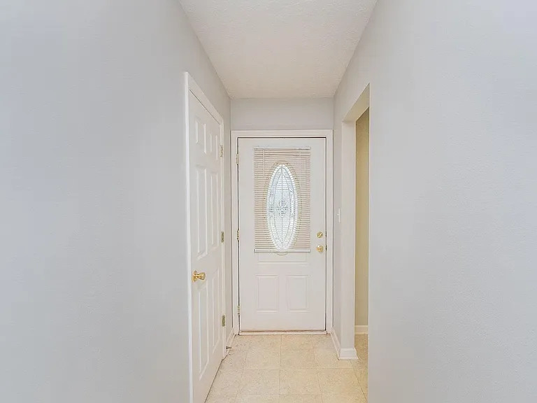215 E Middlebury Ln SW — Photo 4