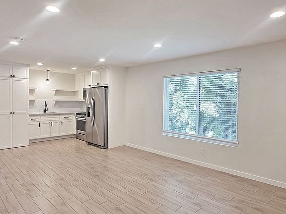 4th image of 2554 27th St APT C