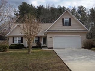 329 Lochshire Ln, Woodleaf, NC 27054