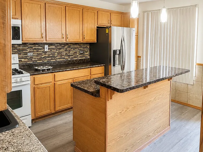 12741 S Kenneth Ave — Photo 3