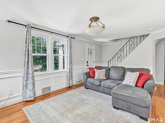 5th image of 2082 Stratfield Road