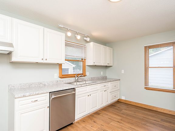 5th image of 325 NE 6th St