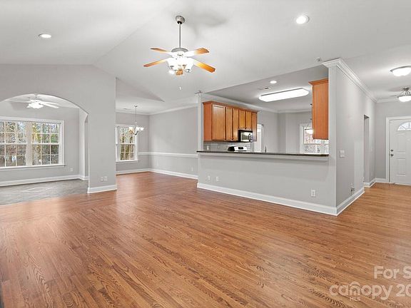 3rd image of 375 Morrowfield Pl #10