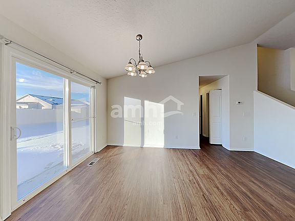 5th image of 3814 Topeka Ave