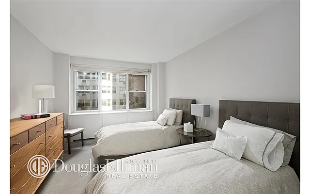 Sold by Douglas Elliman | media 21