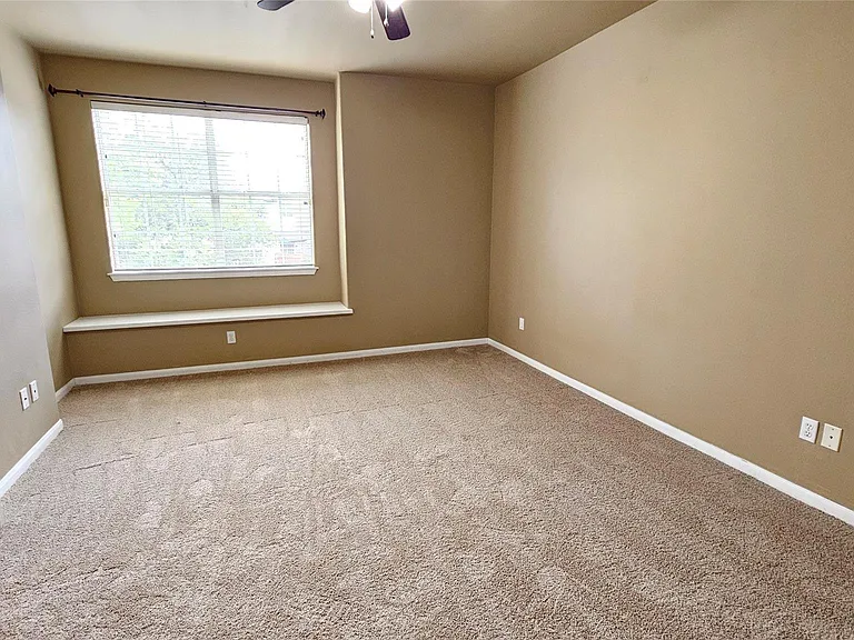 2100 Pipers Field Dr #4 — Photo 9