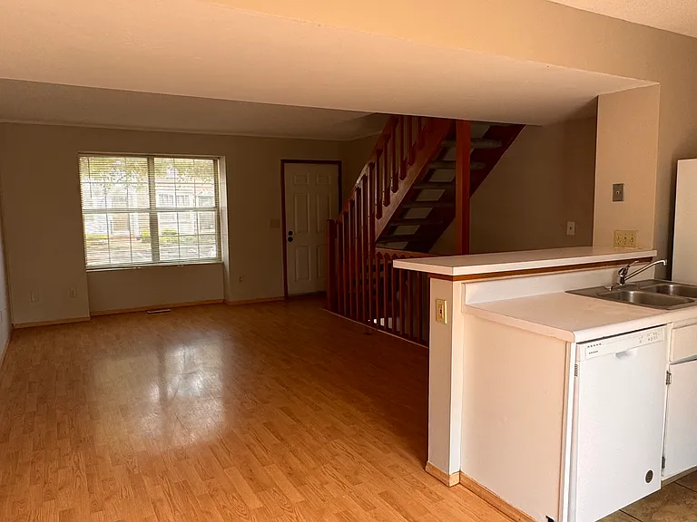 4933 Singleton Dr — Photo 4