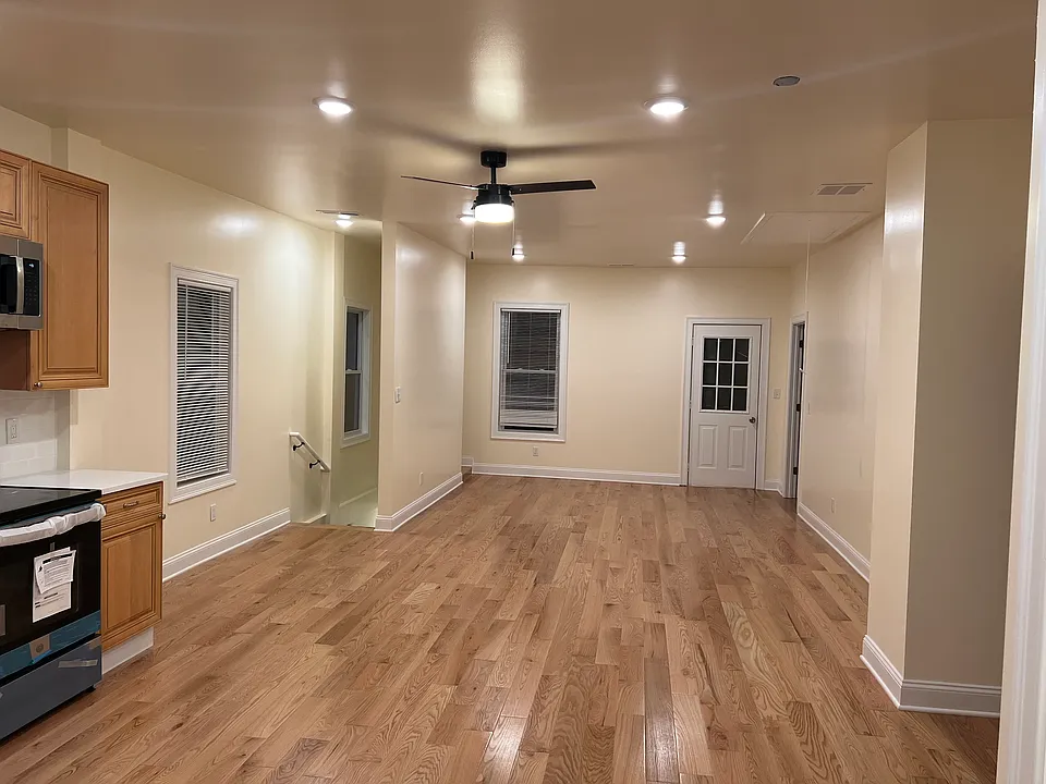 720 Main St #2