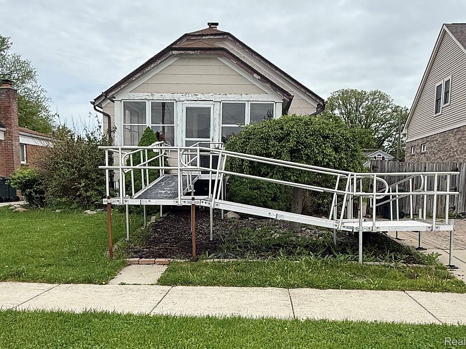 1st image of 23141 Euclid St