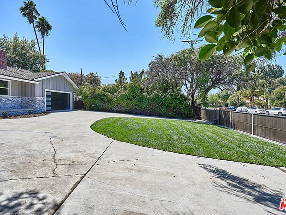 5th image of 22310 Burbank Blvd