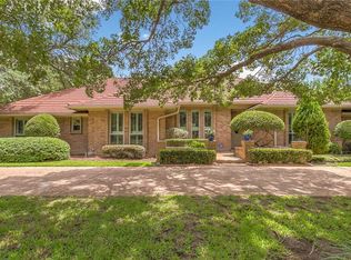 3601 Ridglea Country Club Dr, Fort Worth, TX 76116