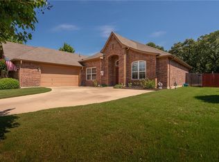308 Hidden Lake Ct, Burleson, TX 76028