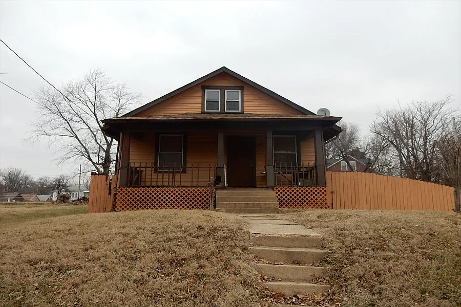 6611 Page Ave photo 1