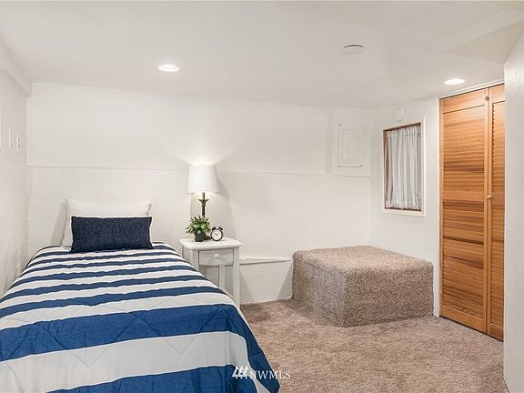 3rd image of 5605 11th Ave NE #1