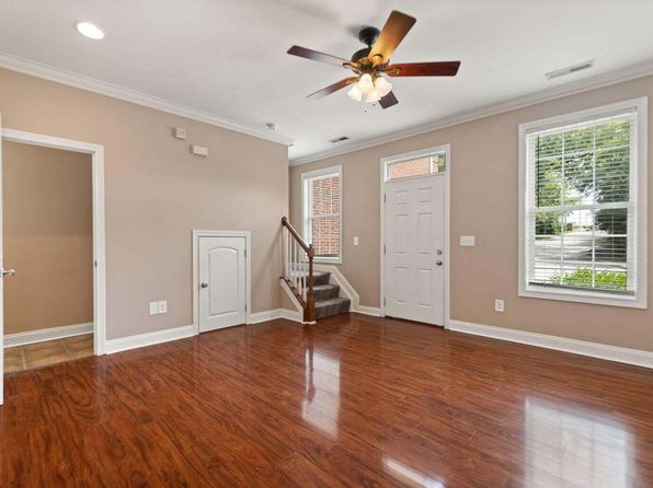 lexington-kentucky-446956486 picture