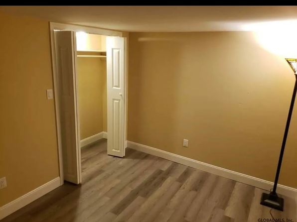 162 Elm St #BASEMENT