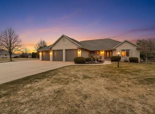 3670 Copper Oak Cir, Green Bay, WI 54313