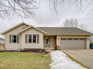 427 W Clover Ln, Cottage Grove, WI 53527