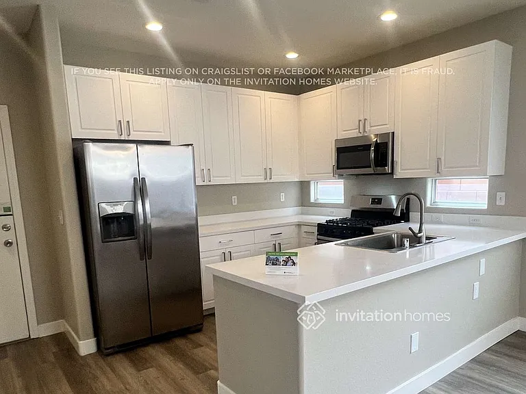 678 Baffin Island Rd — Photo 3