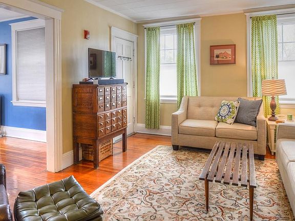 3rd image of 432 Essex St #1R