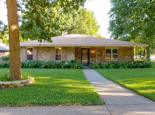 2220 Indian Creek Dr, Irving, TX 75060