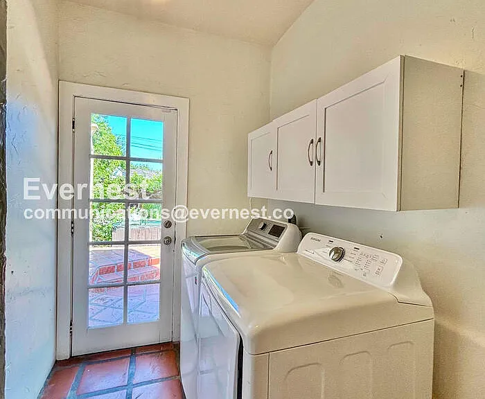 132 N Crescent Heights Blvd — Photo 26