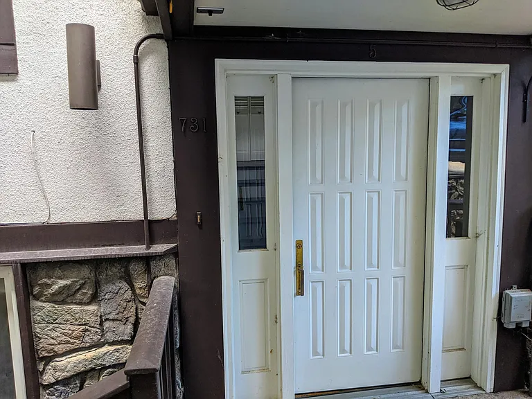 731 Pearl St — Photo 23