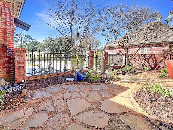 4th image of 3527 Millbrook Dr