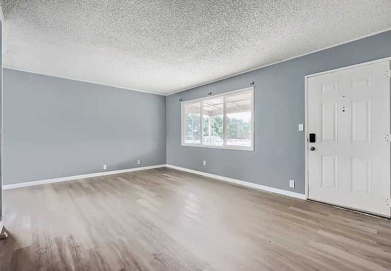 1904 S Hancock Ave — Photo 4