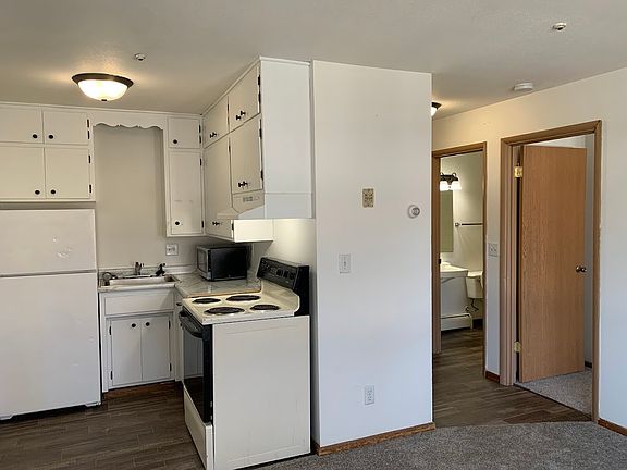 5th image of 915 7th Ave N APT 9