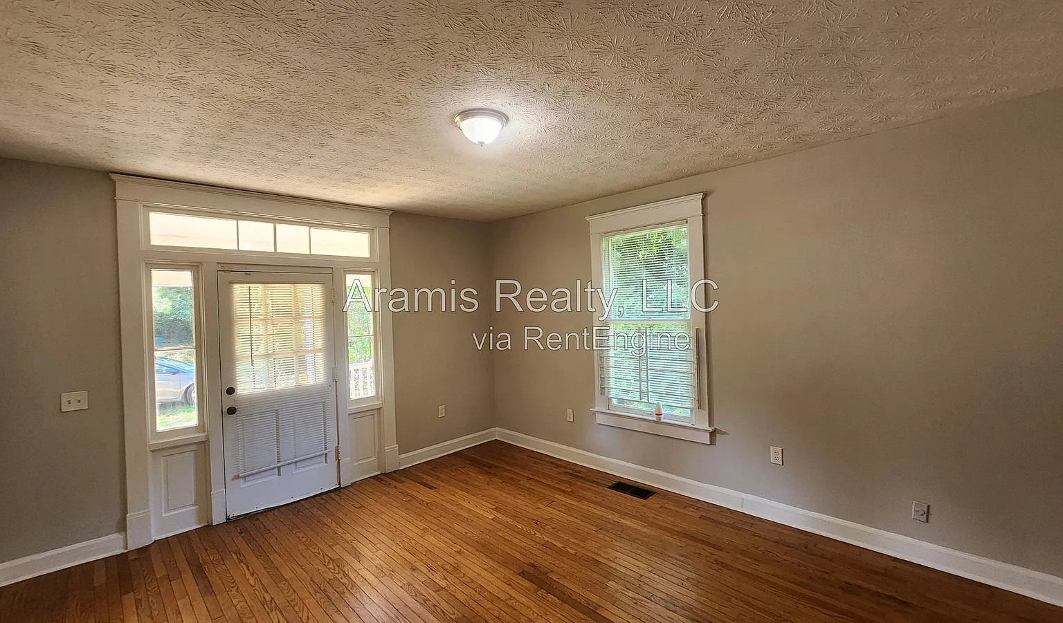 3 bed, 2.0 bath, 1180 sqft, $1,750 — Photo 2