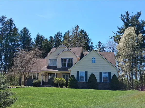 3079 Island Hills Dr, Dexter, MI 48130