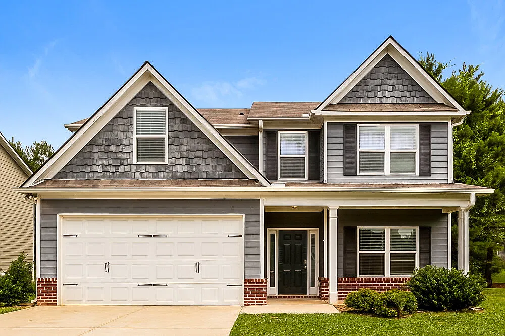 4 bed, 2.5 bath, 2104 sqft, $2,145 — Photo 1