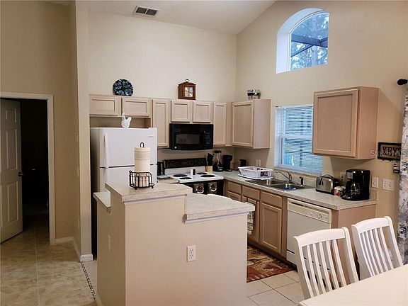 5th image of 2636 Hemingway Ave