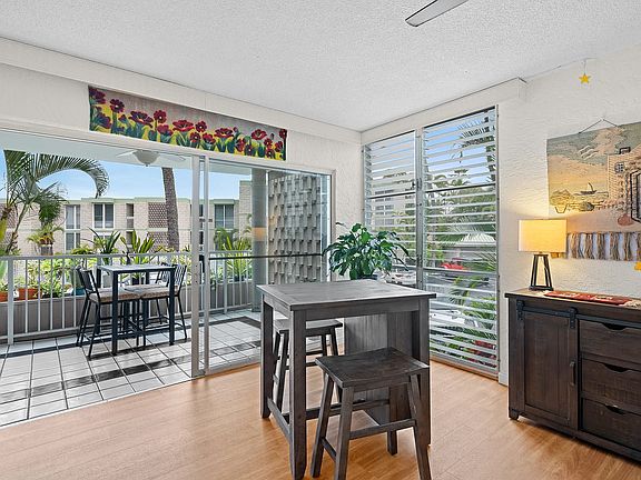 5th image of 75-6016 Alii Dr APT 238