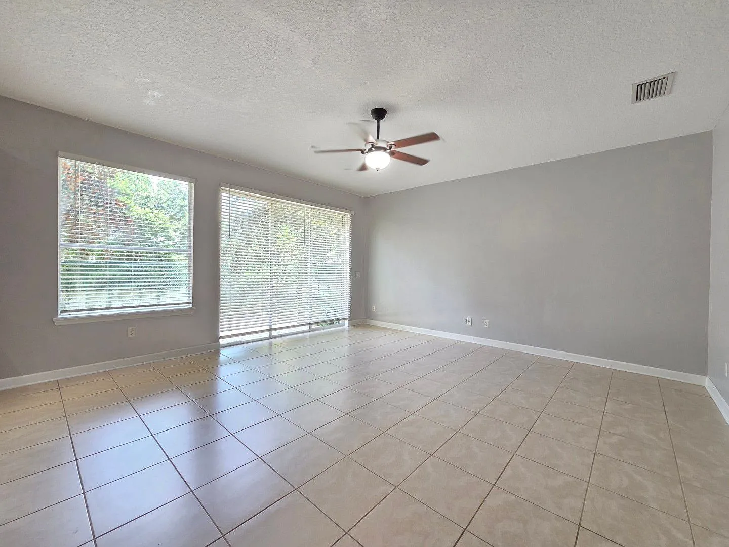 3 bed, 2.5 bath, 1565 sqft, $2,100 — Photo 4