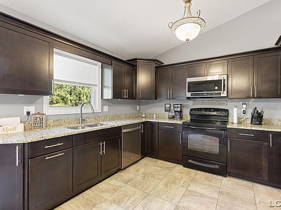 4th image of 1178 Sutton Rd